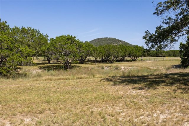 363 Elm Pass 2 Rd, Center Point, TX 78010