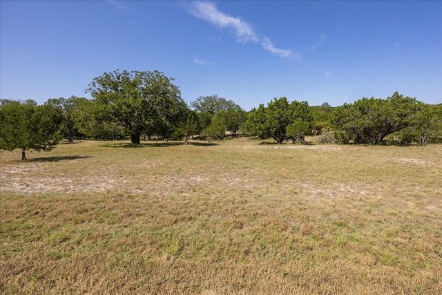 363 Elm Pass 2 Rd, Center Point, TX 78010