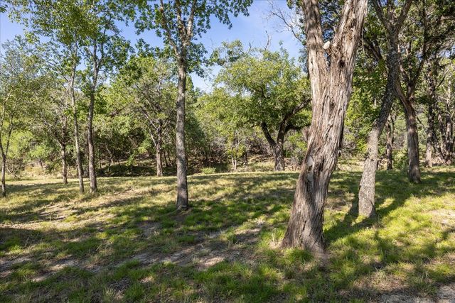 363 Elm Pass 2 Rd, Center Point, TX 78010