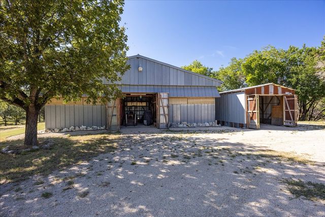 363 Elm Pass 2 Rd, Center Point, TX 78010