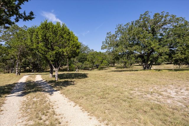 363 Elm Pass 2 Rd, Center Point, TX 78010