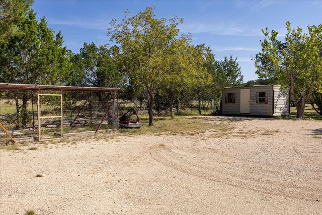 363 Elm Pass 2 Rd, Center Point, TX 78010