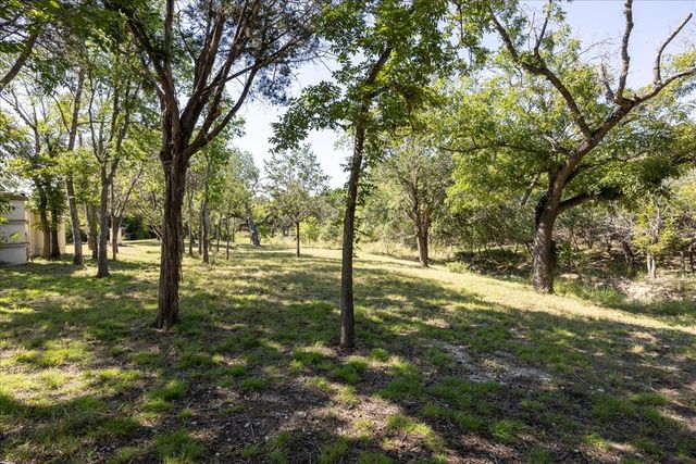 363 Elm Pass 2 Rd, Center Point, TX 78010