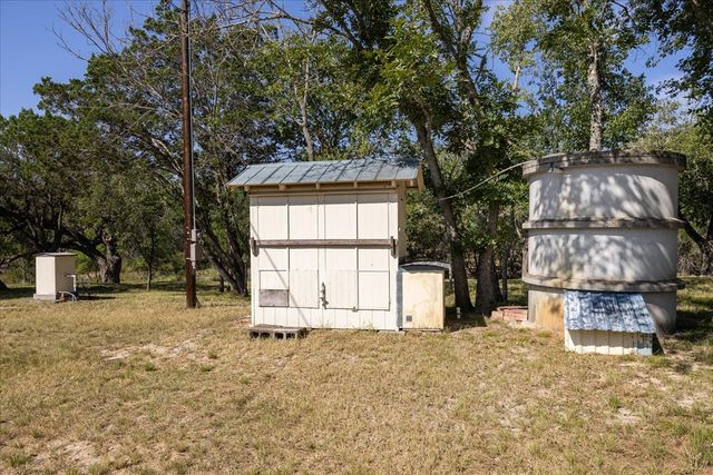 363 Elm Pass 2 Rd, Center Point, TX 78010