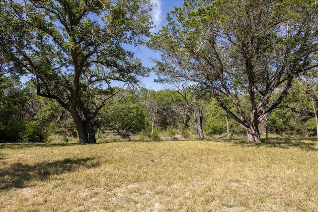 363 Elm Pass 2 Rd, Center Point, TX 78010