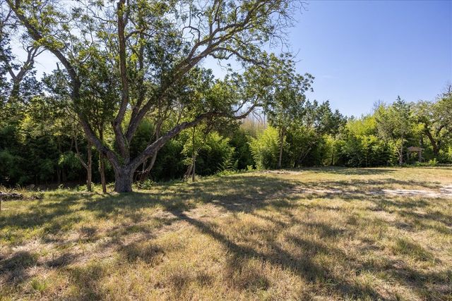 363 Elm Pass 2 Rd, Center Point, TX 78010