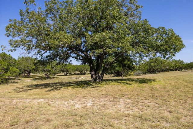 363 Elm Pass 2 Rd, Center Point, TX 78010