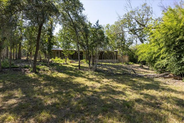 363 Elm Pass 2 Rd, Center Point, TX 78010