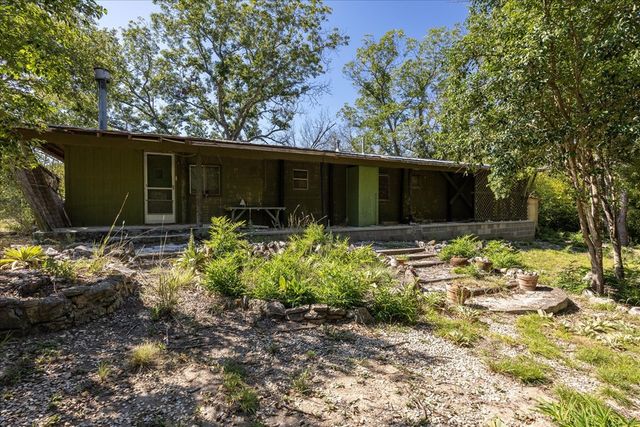 363 Elm Pass 2 Rd, Center Point, TX 78010