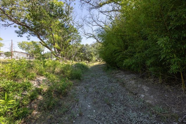 363 Elm Pass 2 Rd, Center Point, TX 78010