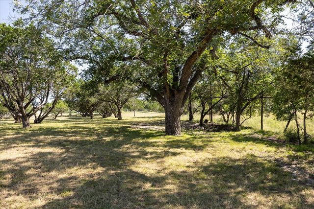 363 Elm Pass 2 Rd, Center Point, TX 78010