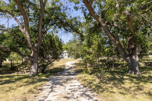 363 Elm Pass 2 Rd, Center Point, TX 78010