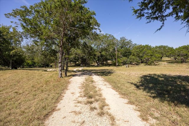 363 Elm Pass 2 Rd, Center Point, TX 78010