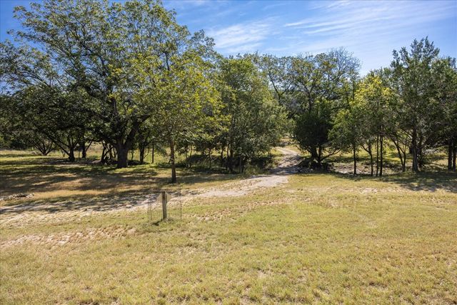 363 Elm Pass 2 Rd, Center Point, TX 78010