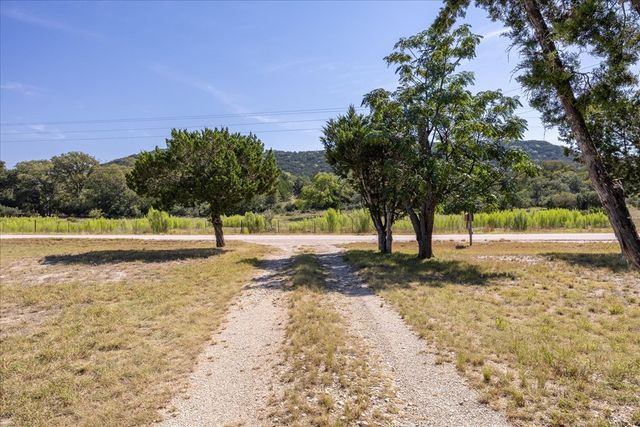 363 Elm Pass 2 Rd, Center Point, TX 78010