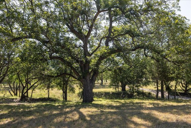 363 Elm Pass 2 Rd, Center Point, TX 78010