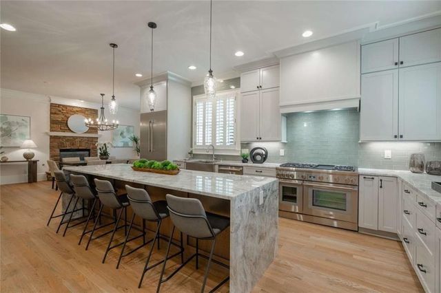 1364 Manget Way, Dunwoody, GA 30338