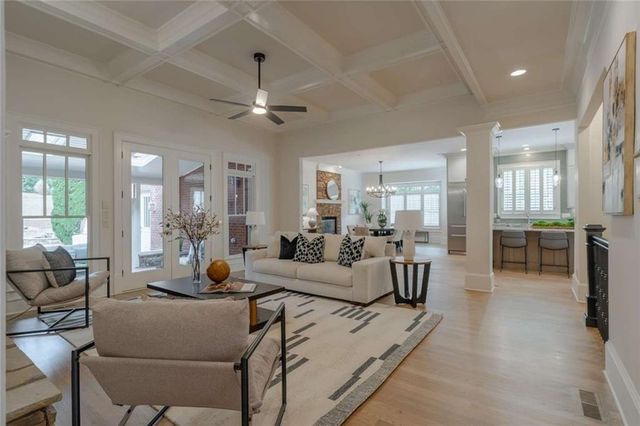 1364 Manget Way, Dunwoody, GA 30338