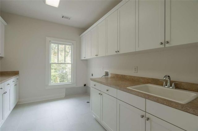 1364 Manget Way, Dunwoody, GA 30338