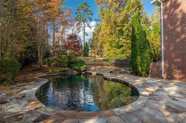 1364 Manget Way, Dunwoody, GA 30338