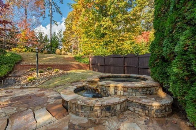 1364 Manget Way, Dunwoody, GA 30338