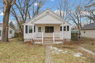 808 W William Street, Monticello, IL 61856