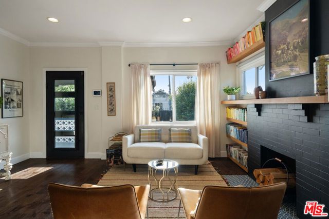 3434 7th Avenue, Los Angeles, CA 90018