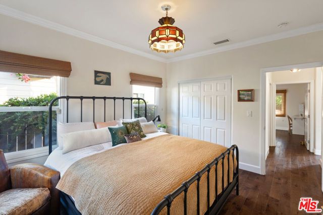 3434 7th Avenue, Los Angeles, CA 90018