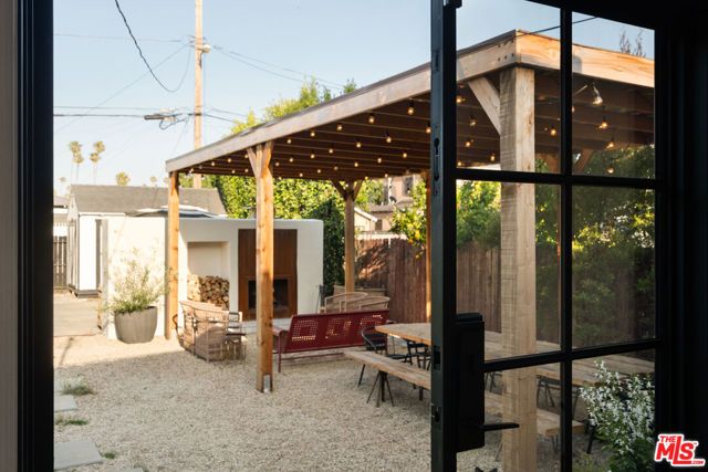 3434 7th Avenue, Los Angeles, CA 90018