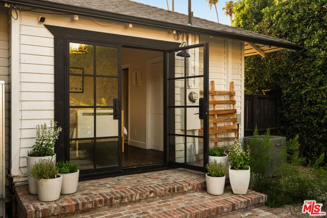 3434 7th Avenue, Los Angeles, CA 90018