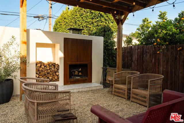 3434 7th Avenue, Los Angeles, CA 90018