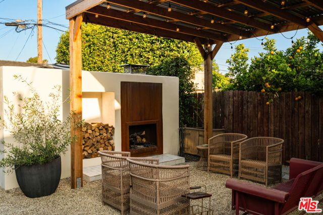 3434 7th Avenue, Los Angeles, CA 90018