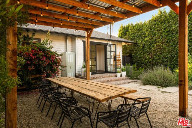 3434 7th Avenue, Los Angeles, CA 90018