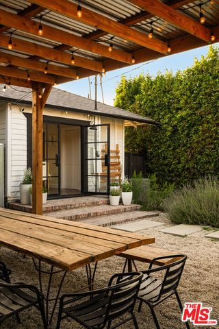 3434 7th Avenue, Los Angeles, CA 90018