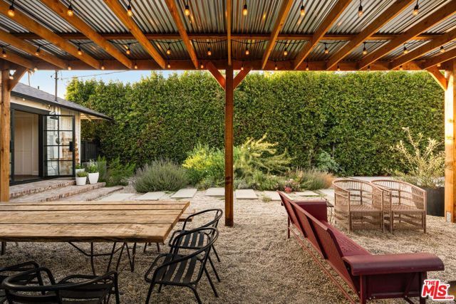 3434 7th Avenue, Los Angeles, CA 90018