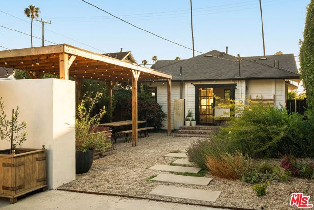 3434 7th Avenue, Los Angeles, CA 90018