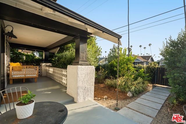 3434 7th Avenue, Los Angeles, CA 90018