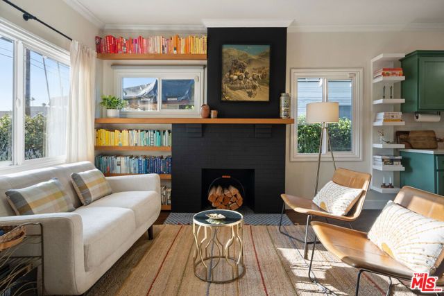 3434 7th Avenue, Los Angeles, CA 90018