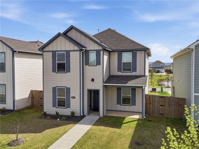 4801 W Triangle Street, Fayetteville, AR 72704