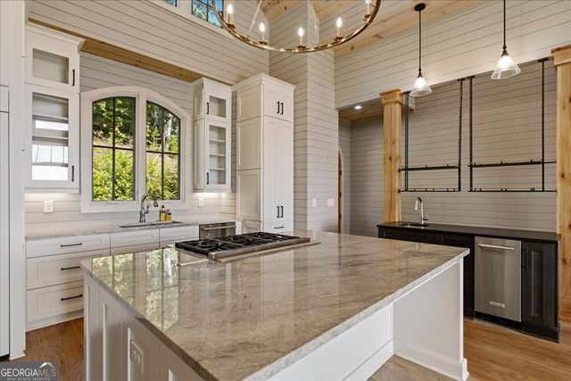 207 Utana Bluffs Trail, Ellijay, GA 30540