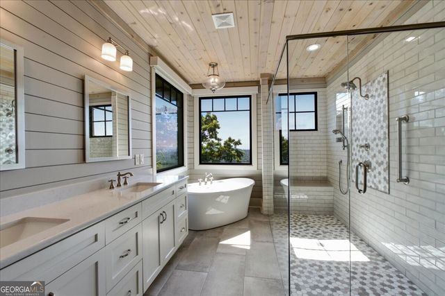 207 Utana Bluffs Trail, Ellijay, GA 30540