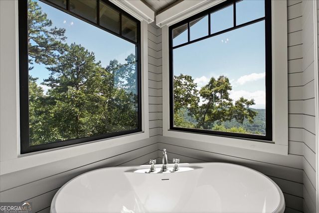 207 Utana Bluffs Trail, Ellijay, GA 30540