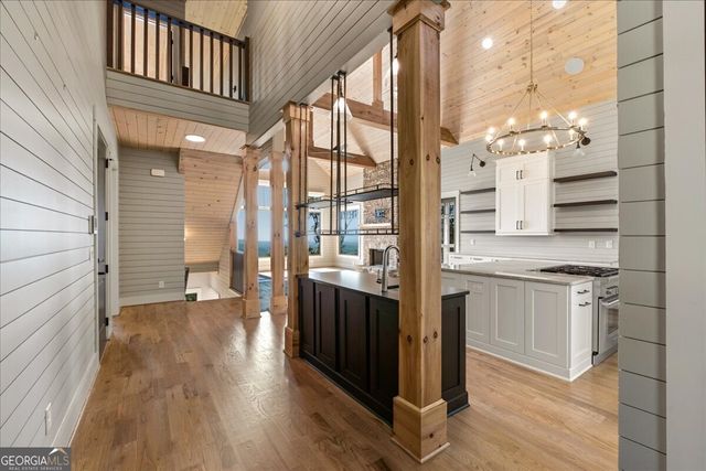 207 Utana Bluffs Trail, Ellijay, GA 30540