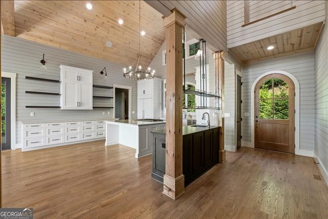 207 Utana Bluffs Trail, Ellijay, GA 30540