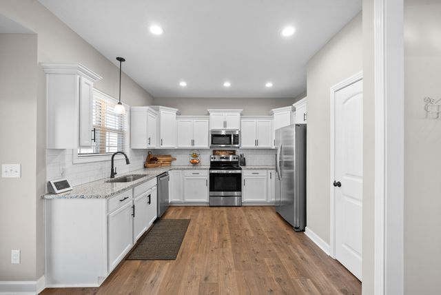 2459 Shadowood Rd, Clarksville, TN 37043