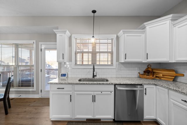 2459 Shadowood Rd, Clarksville, TN 37043