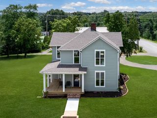 414 West College Street, Dickson, TN 37055