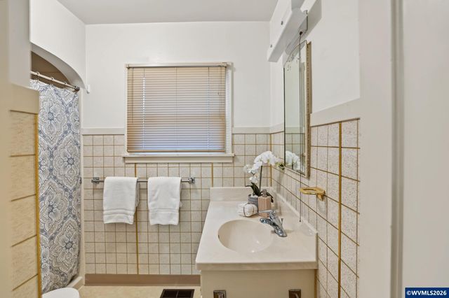 435 NW 9th St, Corvallis, OR 97330