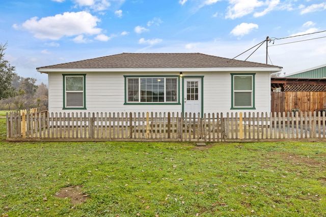 36871 Millwood Drive, Woodlake, CA 93286