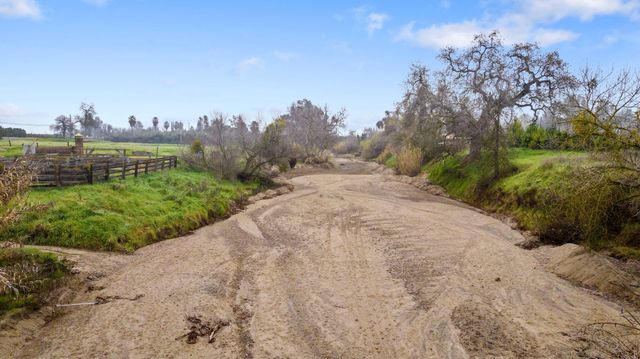 36871 Millwood Drive, Woodlake, CA 93286